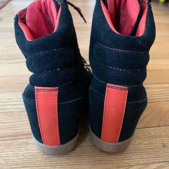 COACH size 8,5 BOOTIES sneakers shoes red black suede - Picture 3 of 5